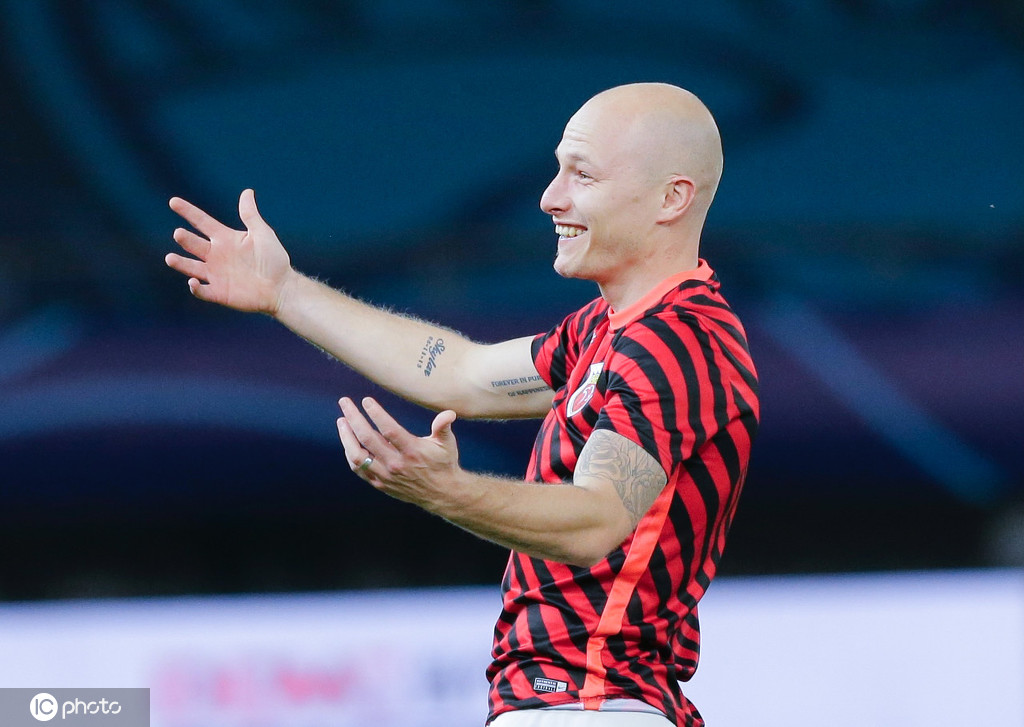 转会期体能课后,波尔图扳平良机备战中超,气氛紧张,医务组通报恢复(中超节奏太慢) 转会期体能课后,波尔图扳平良机备战中超,气氛紧张,医务组通报恢复(中超节奏太慢)